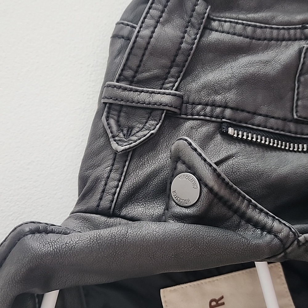 βΌοΈVERY RARE!βΌοΈ πβ€οΈ HOLLISTER PLEATHER MOTO JACKET β€οΈπ - Picture 9 of 16